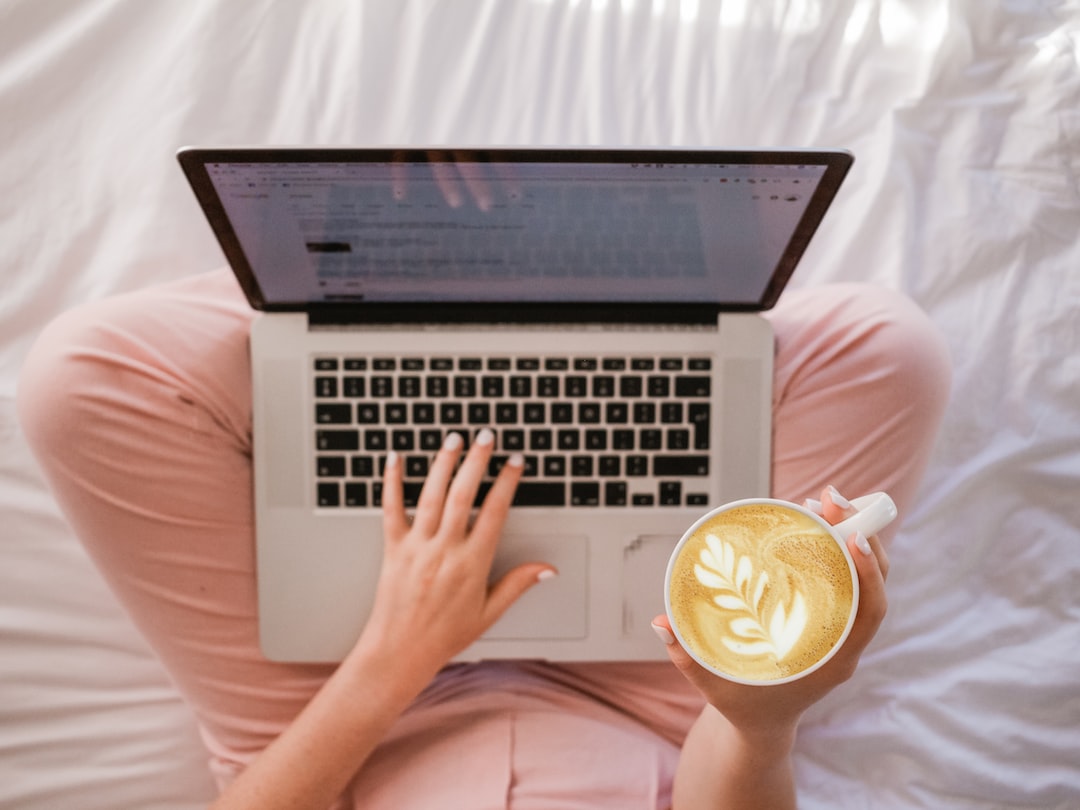 Le migliori poesie d’amore per la tua sposa/sposo: scopri le più emozionanti nel nostro blog