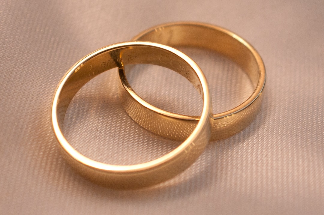 Anelli matrimonio: consigli per scegliere il perfetto simbolo d’amore