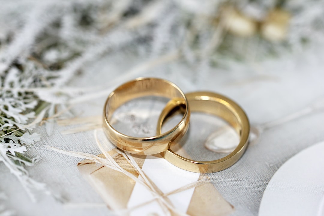 Anelli matrimonio: scopri tutte le curiosità e i significati dietro a questo simbolo dell’amore