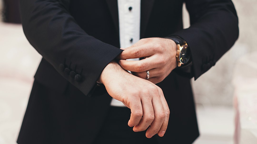 Guida all’acquisto dell’abito da sposo perfetto: consigli e suggerimenti