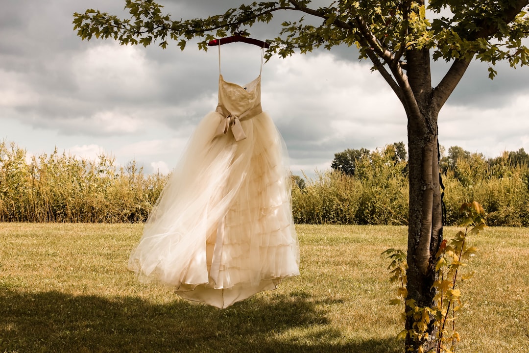 Tendenze e consigli per scegliere l’abito da sposa perfetto: scopri le ultime novità!