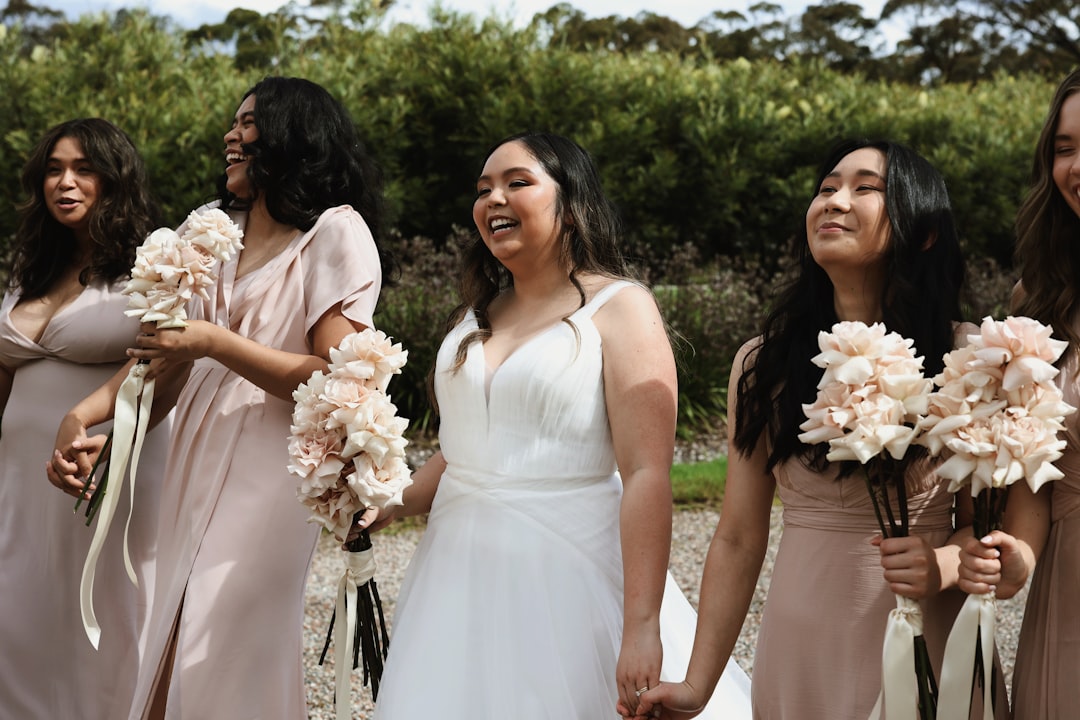 Guida all’acquisto: come trovare gli abiti perfetti per le damigelle del tuo matrimonio