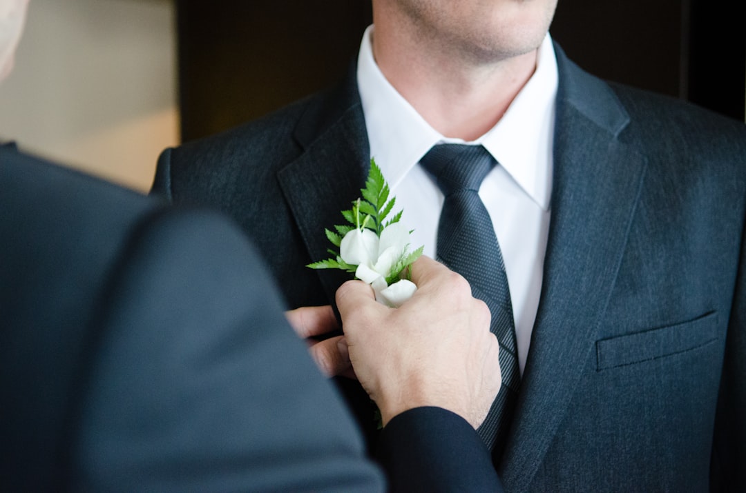 Guida completa: come trovare l’abito da sposo perfetto per il tuo grande giorno