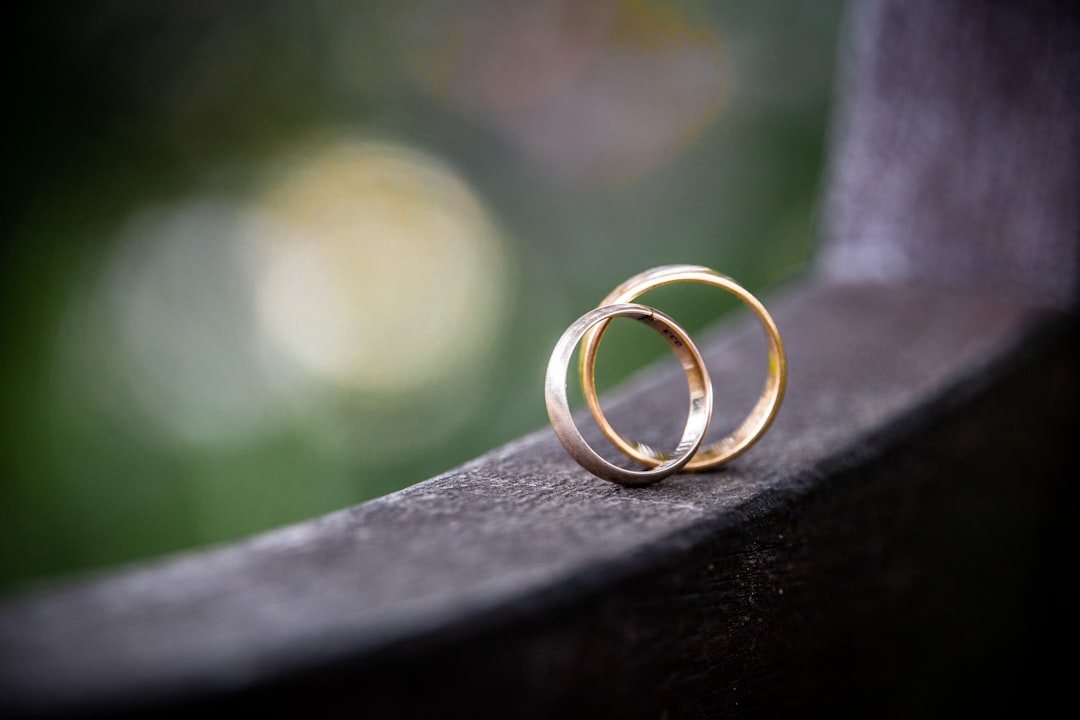 Guida all’acquisto di anelli matrimonio: come scegliere l’anello di fidanzamento perfetto