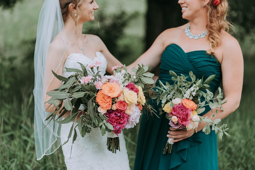 Guida alle damigelle: come scegliere l’abito perfetto per il matrimonio