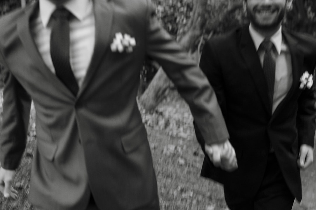Il top degli ultimi trend per l’abito da sposo: scopri il tuo outfit perfetto!