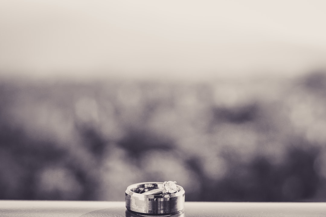 Scopri le ultime tendenze degli anelli di matrimonio: modelli unici e personalizzabili