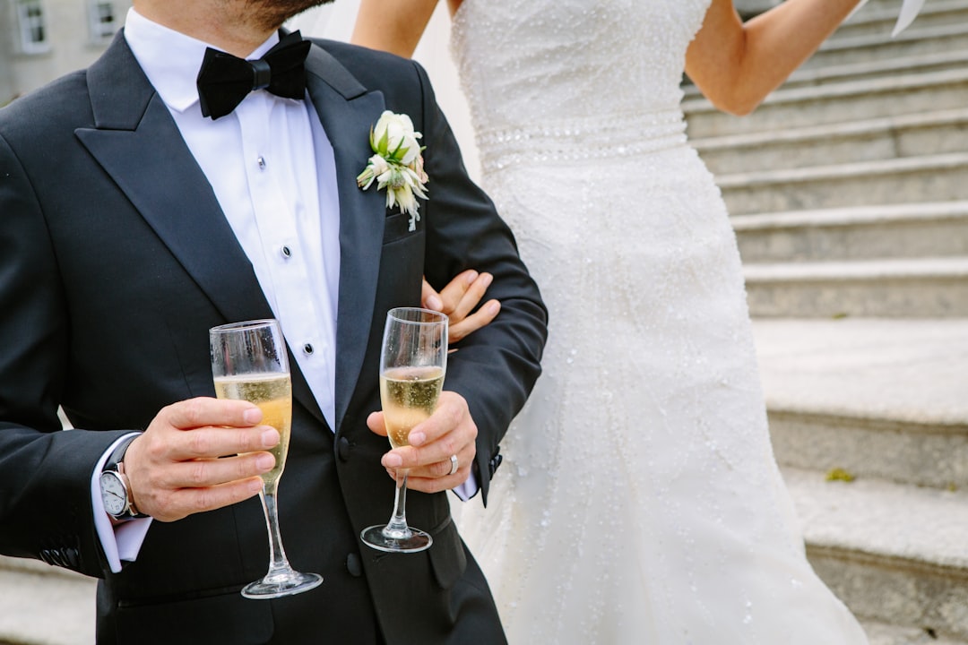 Guida completa: come scegliere l’abito da sposo perfetto
