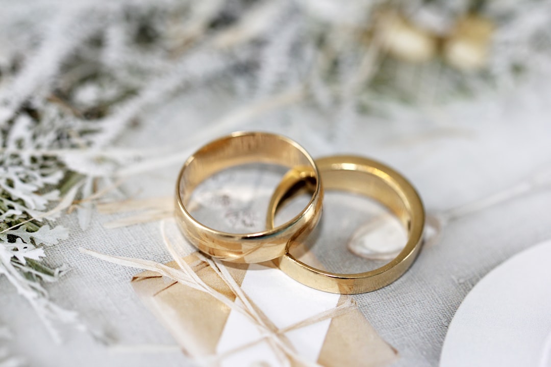 Anelli matrimonio: scopri come scegliere il modello perfetto con la nostra guida all’acquisto