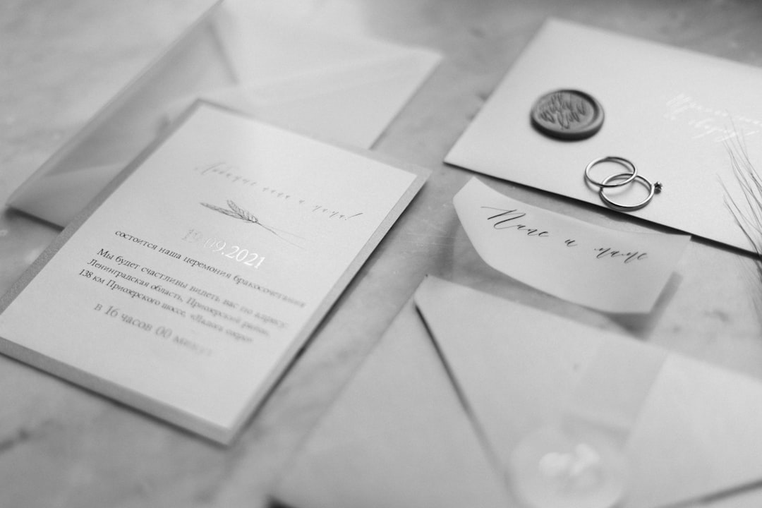 Scopri come realizzare inviti unici per il matrimonio: dal design alla stampa