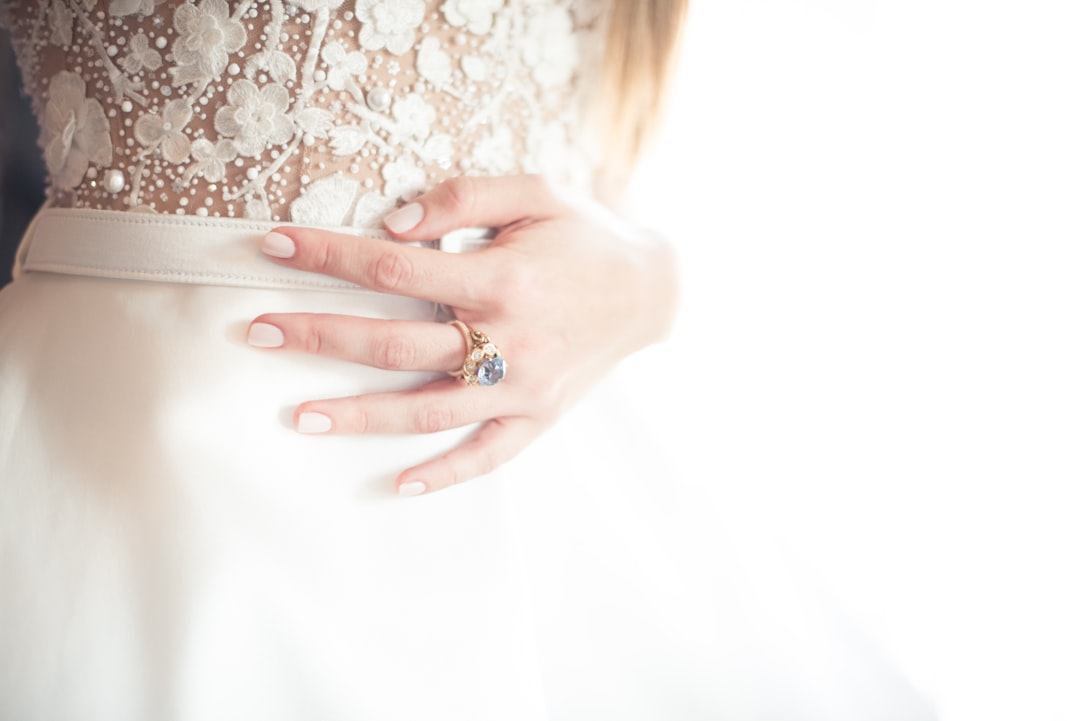 Guida definitiva all’abito da sposa: come scegliere il modello perfetto per te