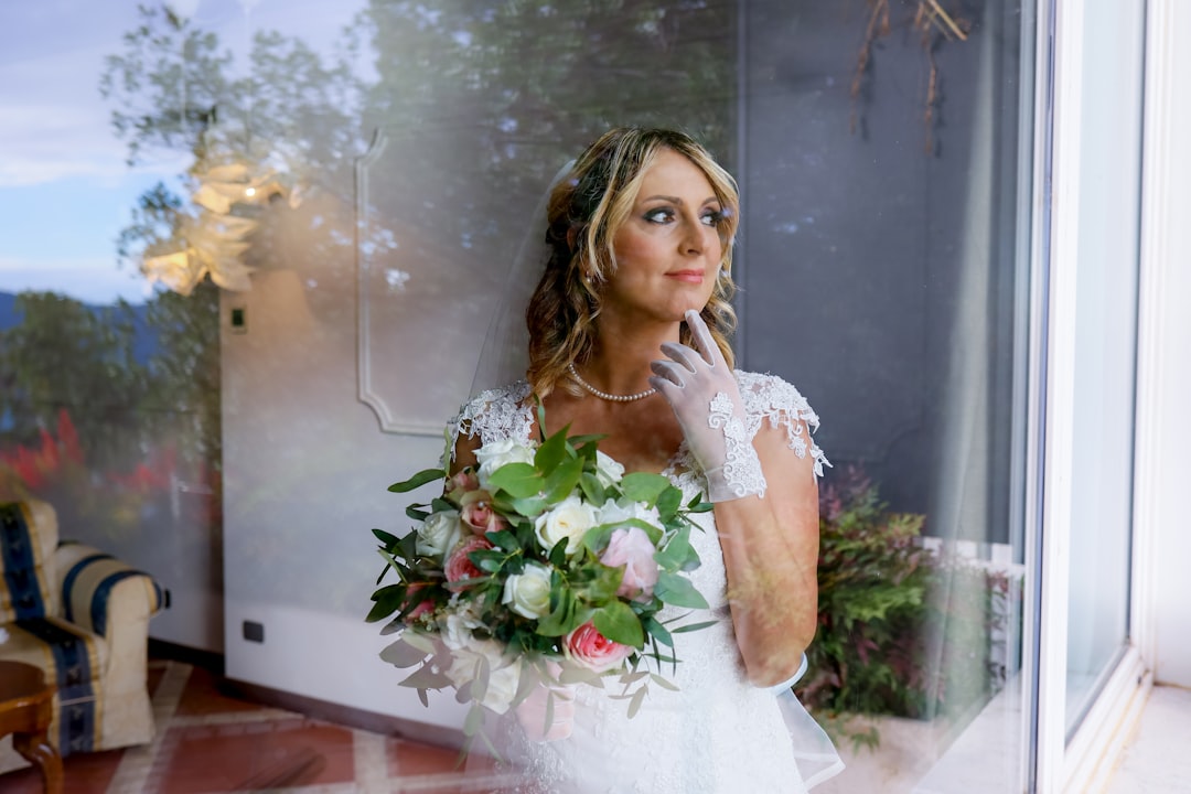 Guida completa all’acquisto dell’abito da sposa perfetto: consigli e suggerimenti per scegliere il vestito ideale per il vostro matrimonio