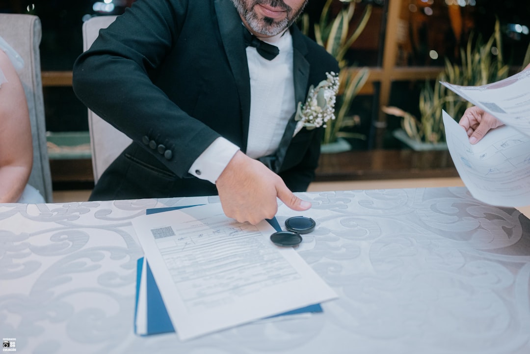 Tendenze abiti da sposo: scopri il tuo outfit perfetto per il grande giorno